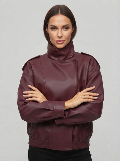 Cazadora biker CANARY burdeos, cierre frontal, cuello alto y costuras decorativas