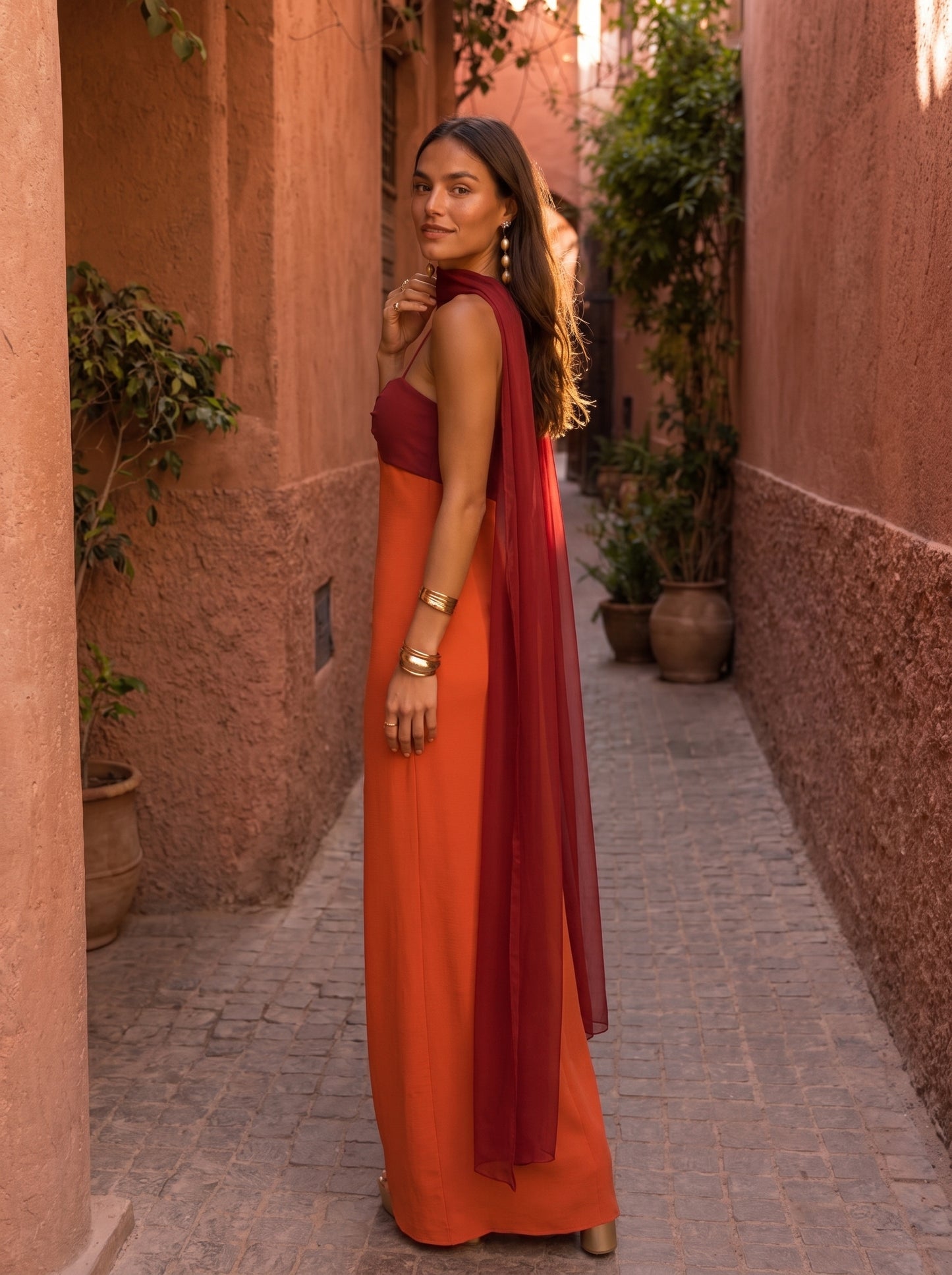 Vestido largo bicolor ZAHARA terracota y granate, escote corazón con nudo y abertura