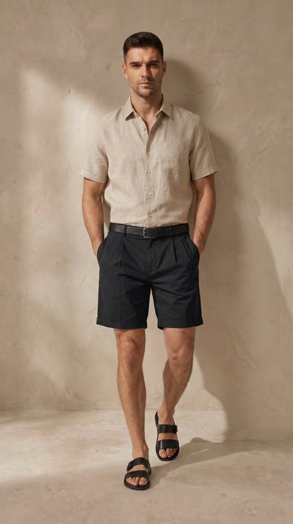 Bermuda lino-algodón beige claro regular fit con bolsillos y cinturón oscuro