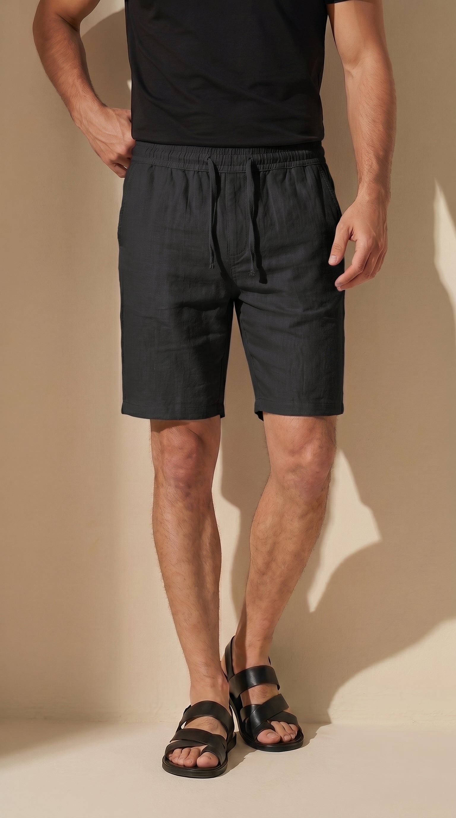 Bermuda de algodón negra con cintura elástica y cordón, bolsillos laterales