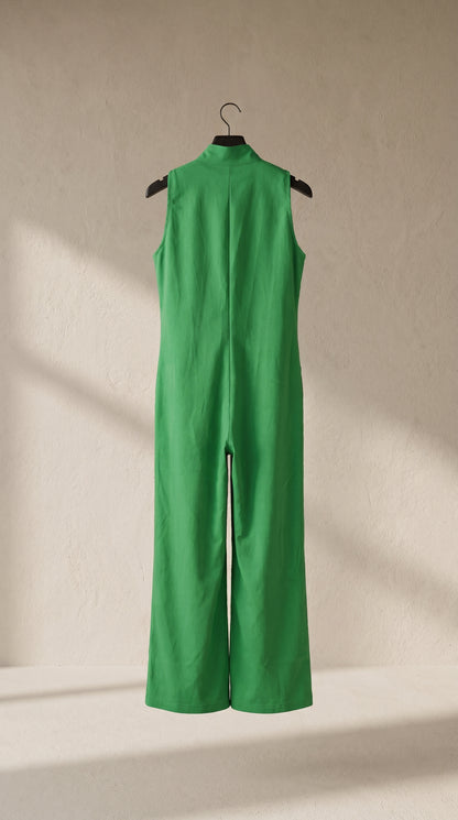 Mono sin mangas de pierna ancha verde, con botones al frente y pernera recta