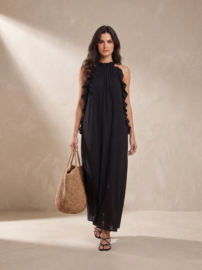 Vestido largo negro con tirantes halter y volantes en los hombros, falda suelta