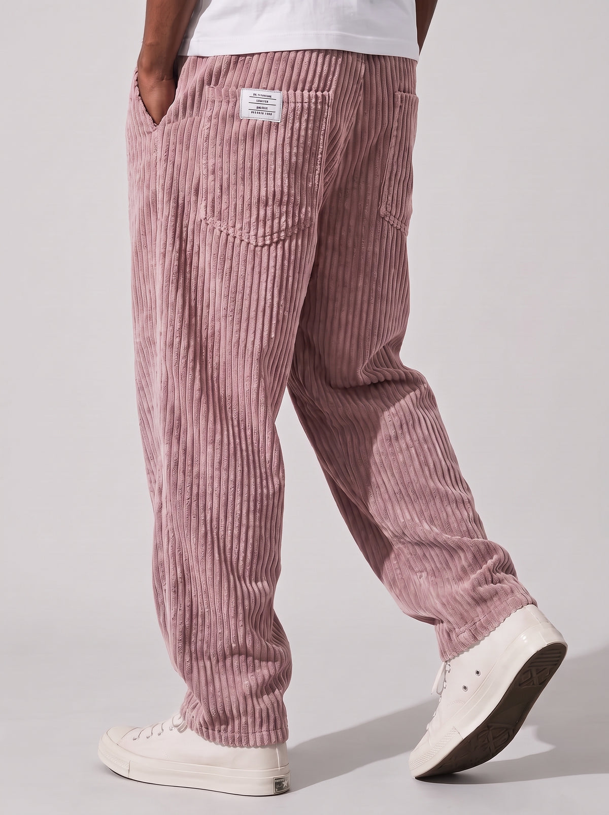 Pantalón de pana rosa acanalado, tiro relajado, bolsillos delanteros y etiqueta