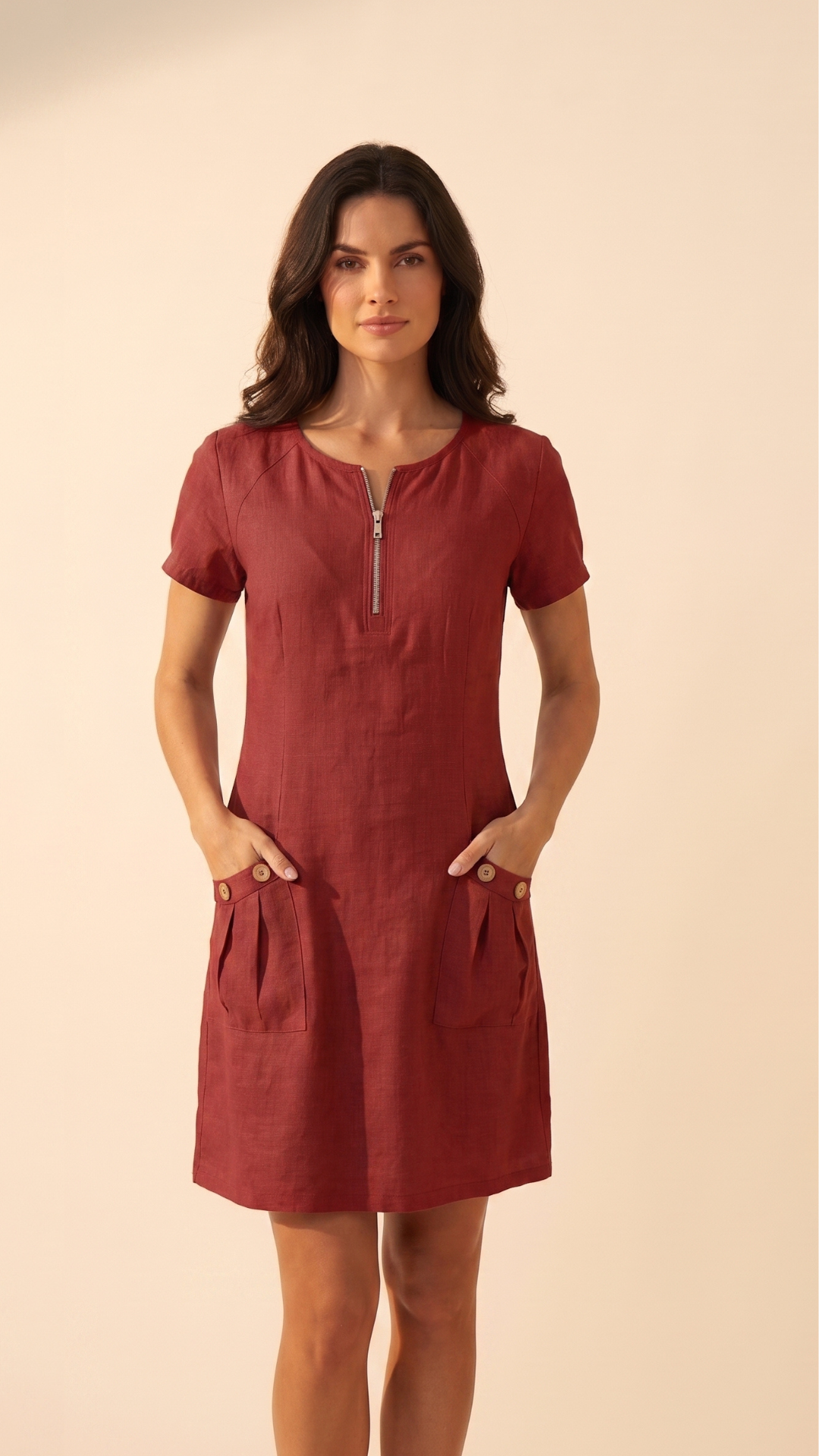 Vestido midi rojo, manga corta, cremallera frontal y bolsillos con costuras laterales