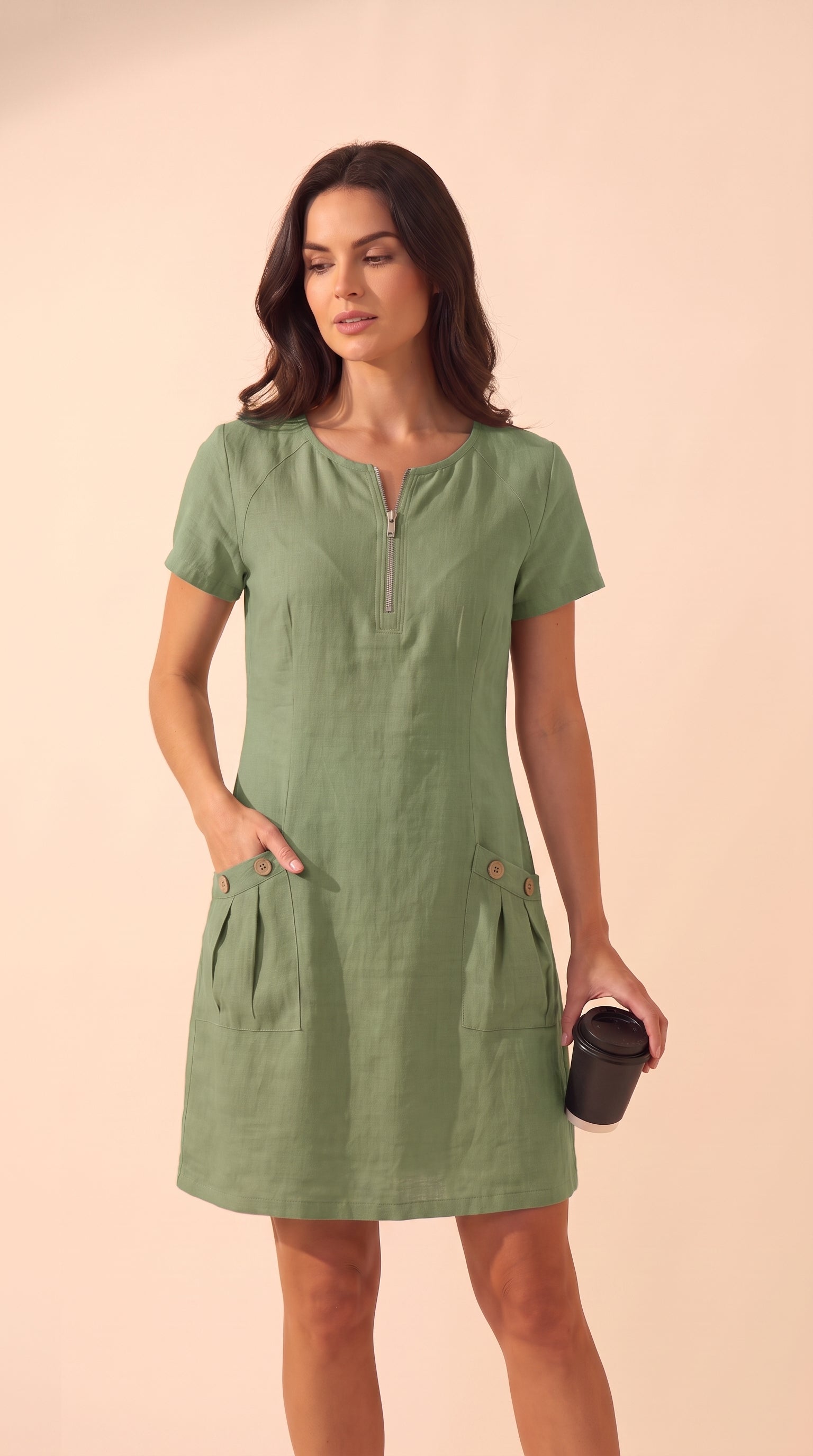 Vestido midi verde oliva, manga corta con cremallera frontal y bolsillos laterales
