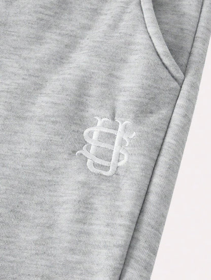 Pantalón chándal gris oversize con logo bordado blanco y cinta elástica lateral