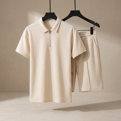 Conjunto regular fit crema: polo con cremallera y pantalón corto a juego