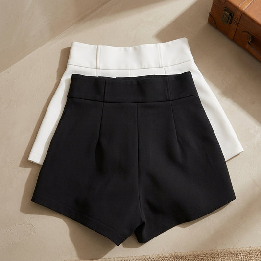Shorts de tiro alto negros con pinzas delanteras y bolsillos laterales