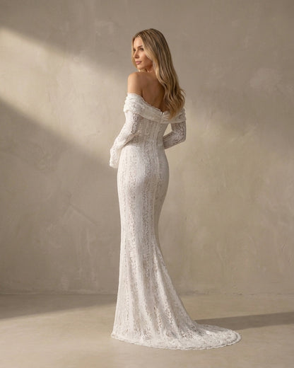Vestido largo de encaje blanco con escote hombros descubiertos y falda ligeramente acampanada