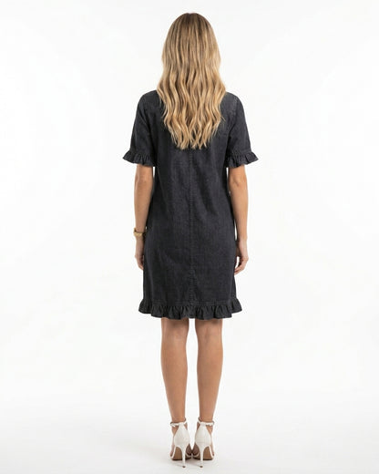Vestido denim negro con botones, vista trasera y dobladillo con volantes