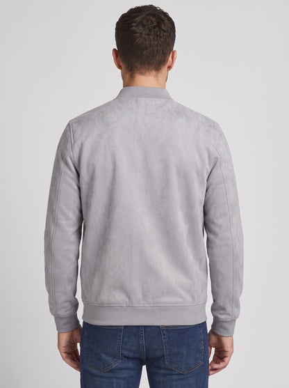 Cazadora efecto ante gris claro tipo bomber, con cuello alto y puños elásticos.