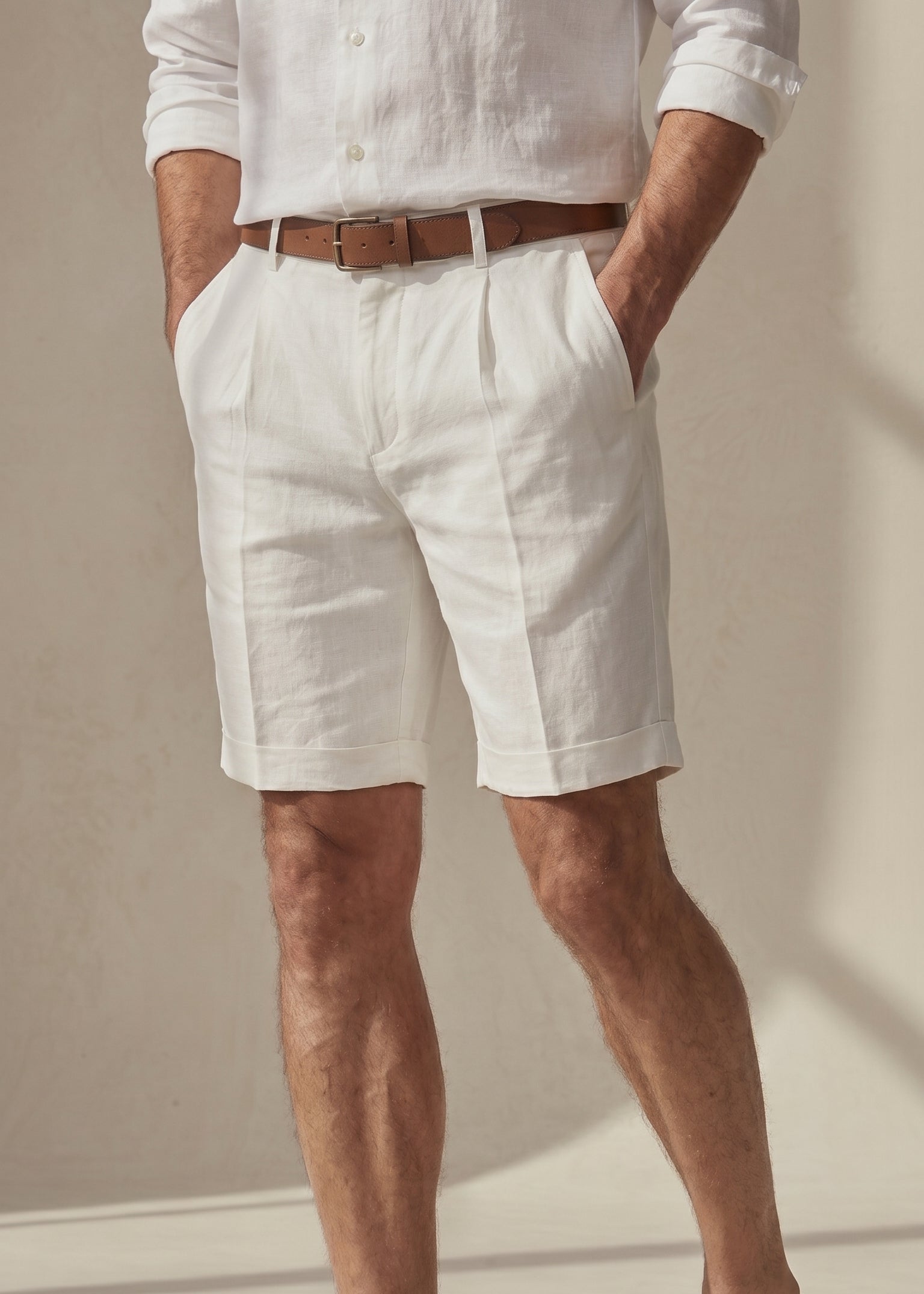 Bermuda lino-algodón blanco regular fit con pinzas, cintura y bolsillos laterales
