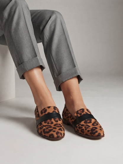 Mocasines ADRIANA efecto ante leopardo con tiras negras y suela de goma