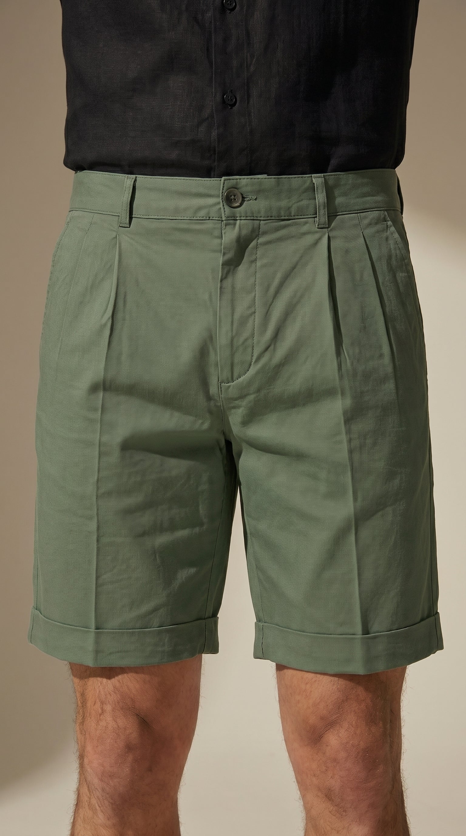 Bermuda de lino-algodón verde oscuro regular fit, botones, pinzas y bolsillos