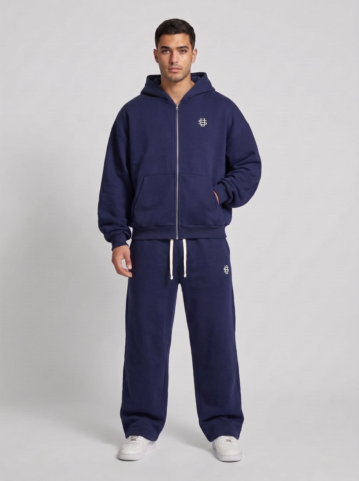Chándal oversize azul marino: sudadera con capucha y cremallera, pantalón con cordón
