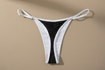 Braguita tipo tanga negra con ribete blanco y cintura elástica