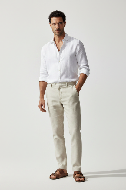 Camisa blanca con sandalias