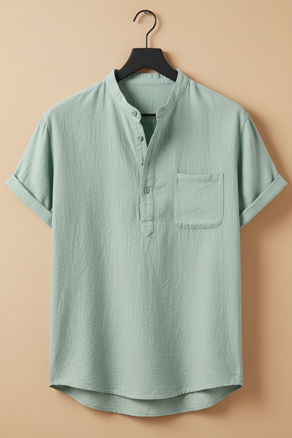 Camisa de lino verde salvia de ajuste relajado, botones al frente y bolsillo en el pecho