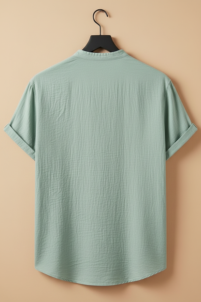 Camisa de lino verde salvia de ajuste relajado, manga corta y cuello redondeado