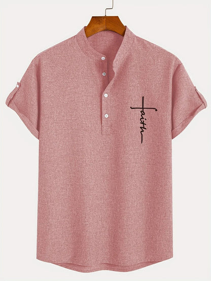 Camiseta con cuello mao tono rosado, botones y estampado cruz en el pecho.