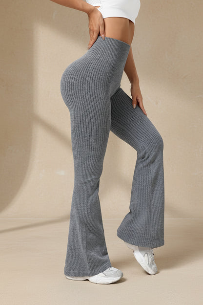 Legging acanalado acampanado gris, tiro alto, tejido elástico con bota amplia