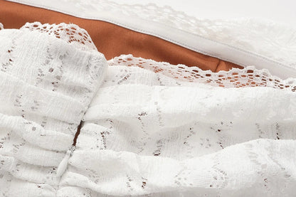 Corpiño de vestido de encaje blanco con fruncido y cinta decorativa