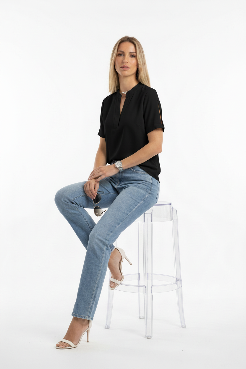 Modelo blusa negra aperturas manga