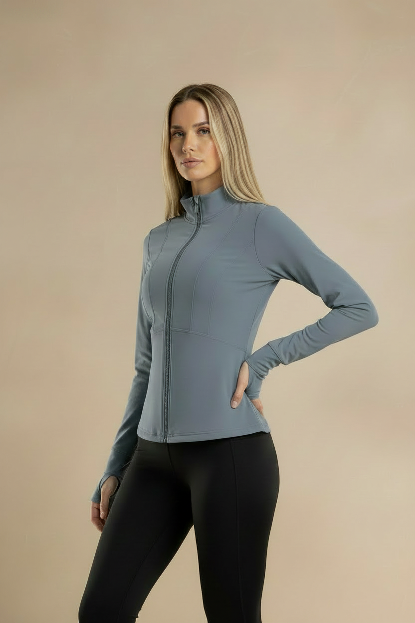 Modelo chaqueta pegada cuerpo