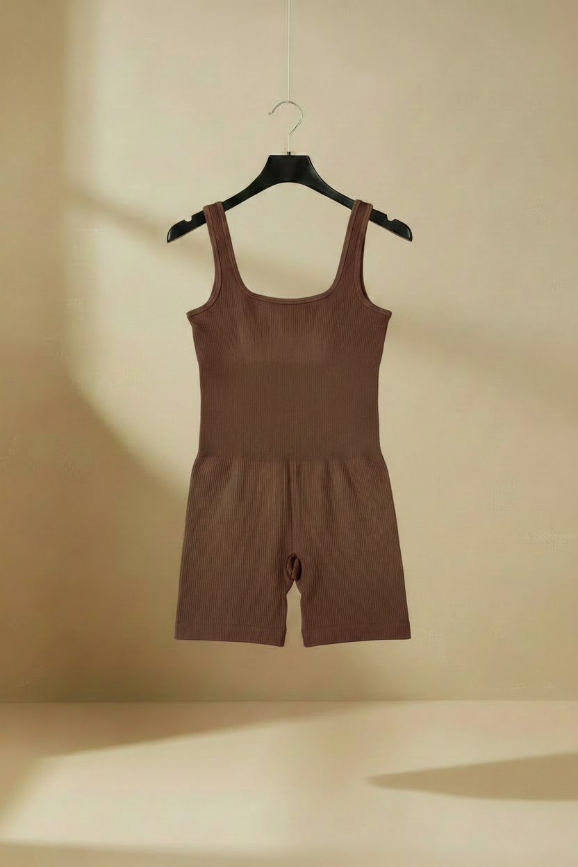 Mono chocolate trasera percha
