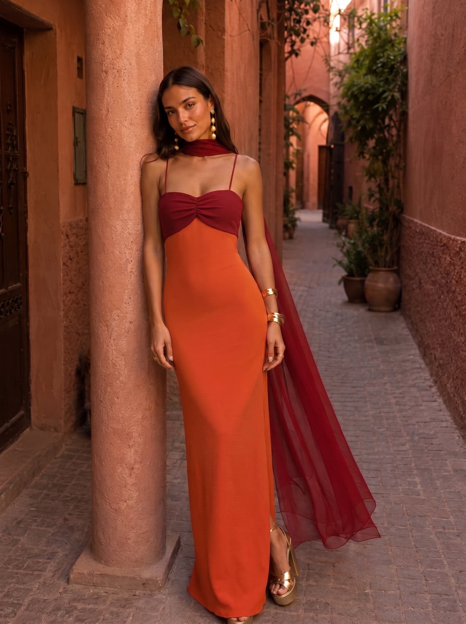 Vestido largo bicolor ZAHARA terracota y granate, tirantes finos, escote corazón con nudo