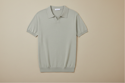 Polo slim fit DANTE verde salvia, cuello tipo camisa y manga corta.