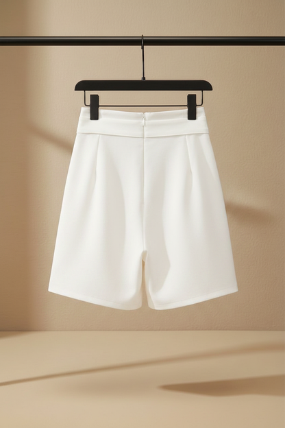 Bermuda regular fit blanca lisa con cinturilla